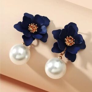 Navy Blue Floral Pearl Drop Earrings NEW 🏷️